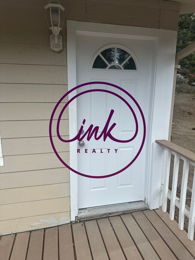 Building Photo - Updated Duplex in Stateline Tahoe Rental