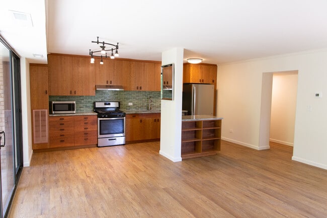 Island with shelving, drawers - 511 1st St N Unit 314