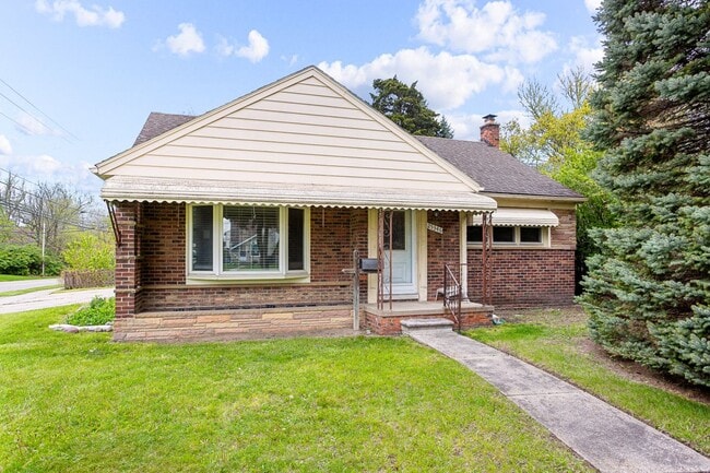 Building Photo - 25346 Fairway Dr
