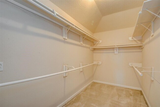 Building Photo - 22002 Thorngrove Ln Rental