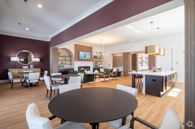 Clubhouse - Nestledown Farms