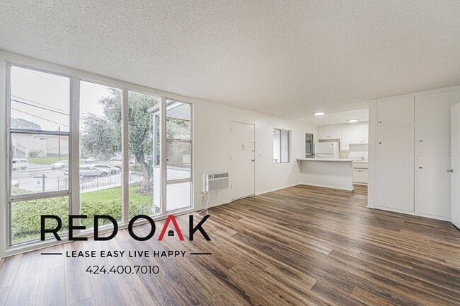 Building Photo - 2748 Montrose Ave Unit 10