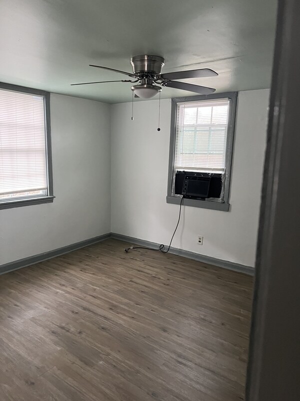 Photo - 487 Mellon St