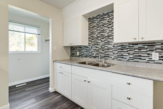 Photo - George Court