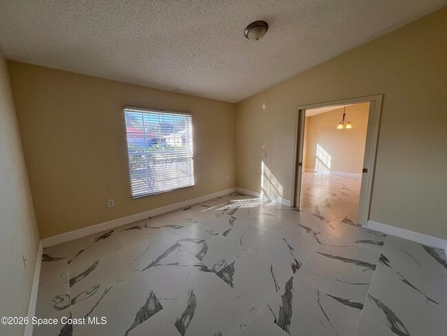 Photo - 619 Pampas St NW