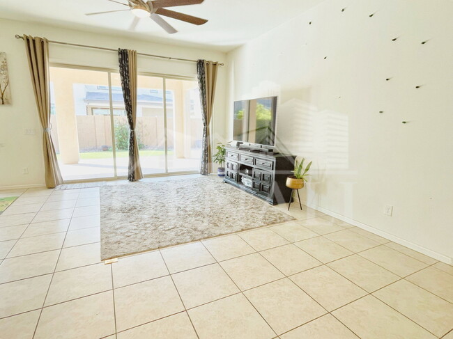 Photo - 273 E Lantana Dr