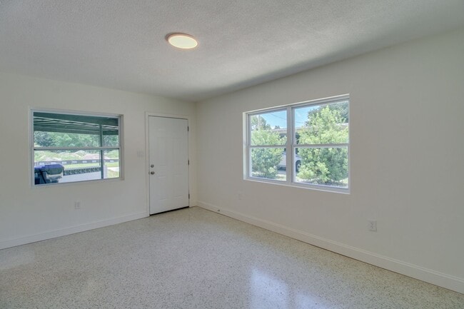 Photo - 1618 Indiana Ave