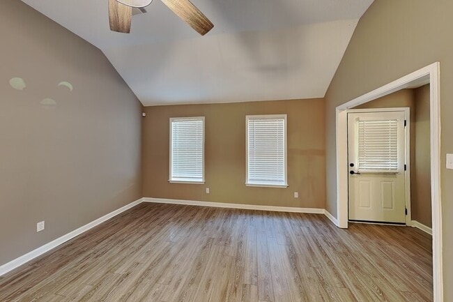 Photo - 8070 Ellis Rd