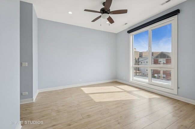 Photo - 1441 N California Ave