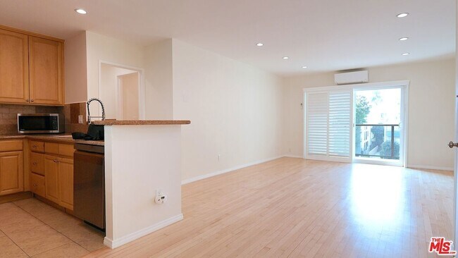 Photo - 9005 Cynthia St Unidad 414