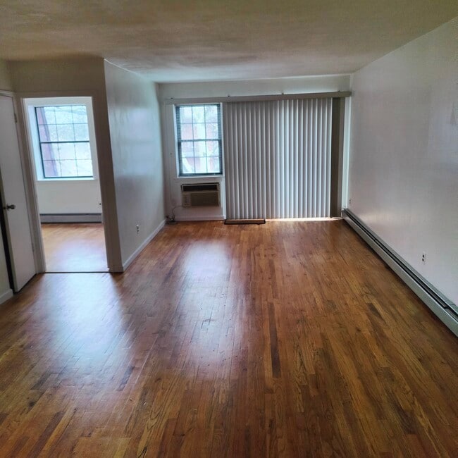 Building Photo - 2356 79th St Unit 3