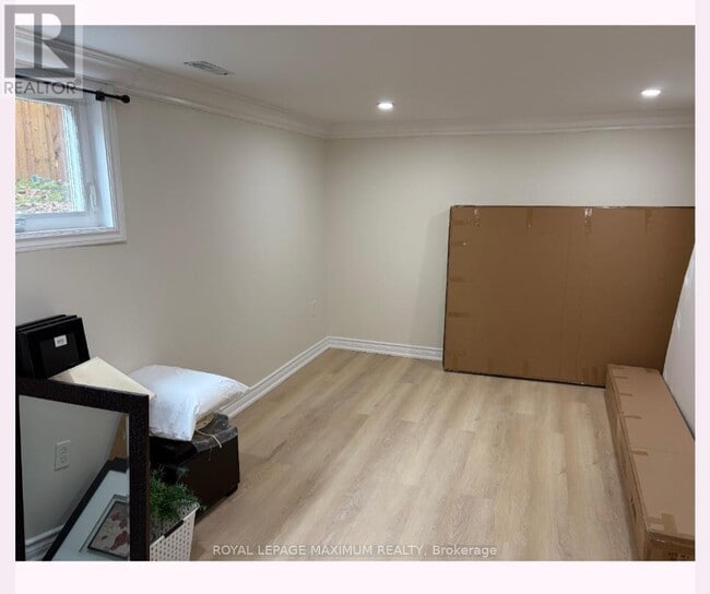 Photo - 121 Bolton Ave