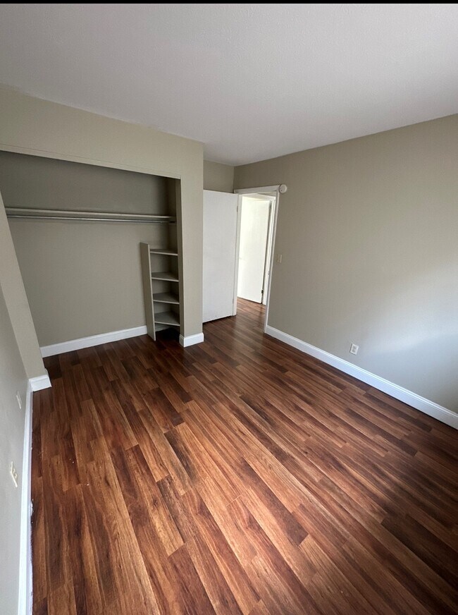 Photo - 1750-1760 Cleneay Ave