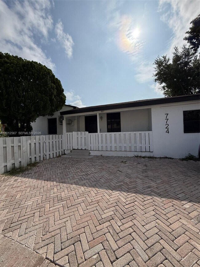 Photo - 7724 NE 1st Ave Unidad A