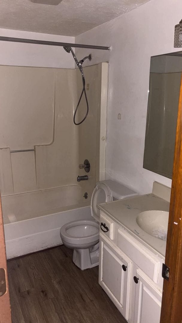 Building Photo - 3 Bed 1 Bath Great Location, Great Backyard