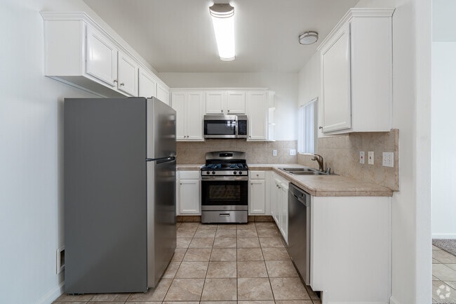 2BD, 1BA - 894SF