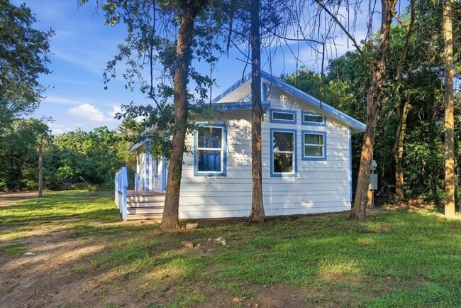 Photo - 877 Yaupon Dr