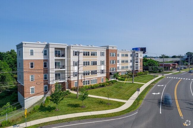 Building Photo - Lofts at 335