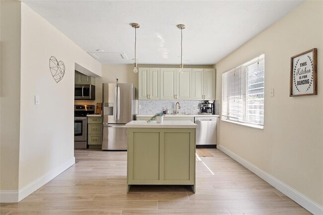 Photo - 20 NE 17th Ave