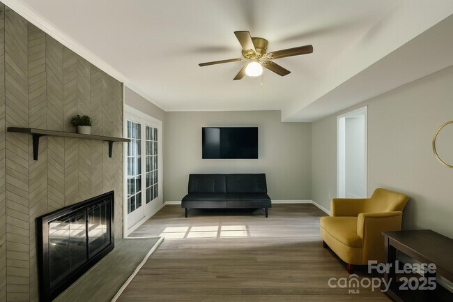 Photo - 9501 Pondside Ln