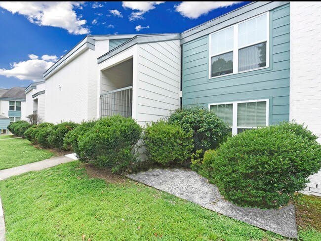 Lush Landscape - The Everly Apartments | Little Rock, AR