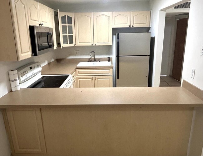 Photo - 2000 Springdale Blvd Unit 3a