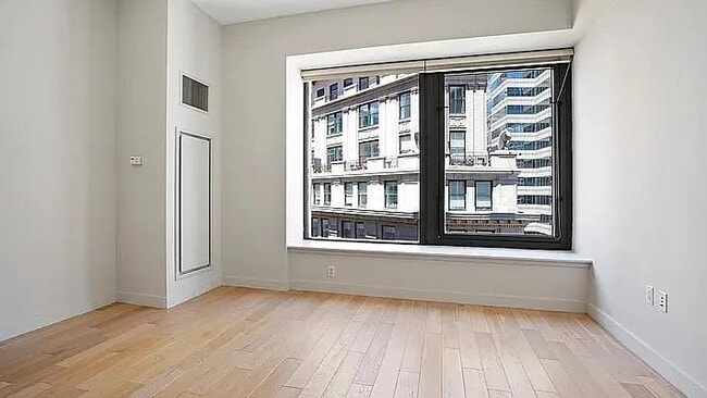 Building Photo - 75 Wall St Unit 24-M