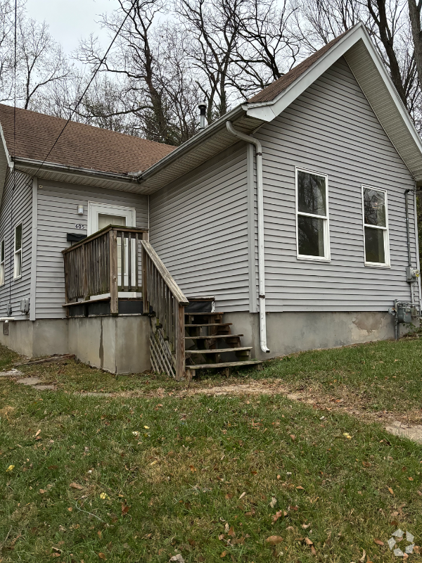 Building Photo - 605 S Ligonier St Rental