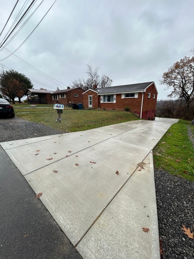Photo - 506 Crescent Boulevard Extension