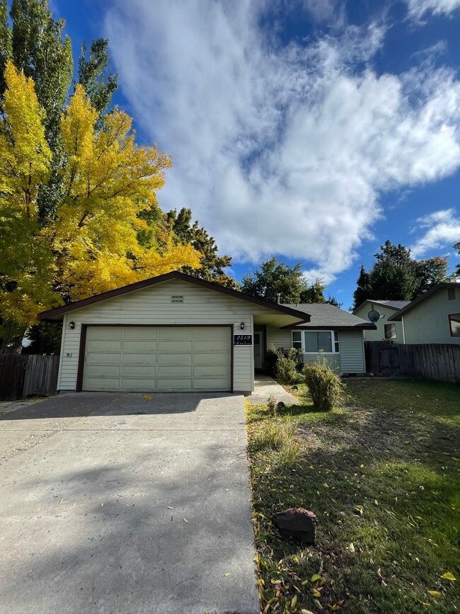Building Photo - Charming single-family home located in a q...