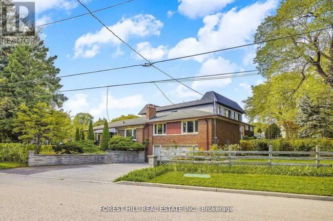 Photo - 18 Irvington Crescent