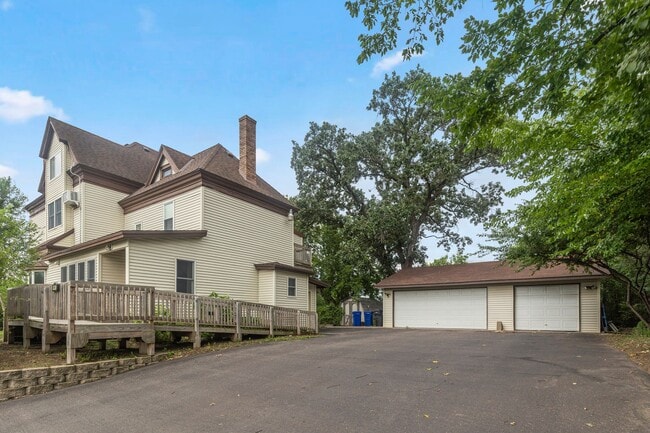 Building Photo - 515 Whitall St