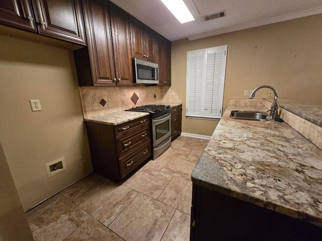 Photo - 3313 Henson Pl