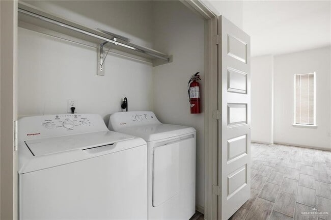 Photo - 1024 Palm Dr Unit 4