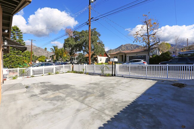 Photo - 10619 Rhodesia Ave