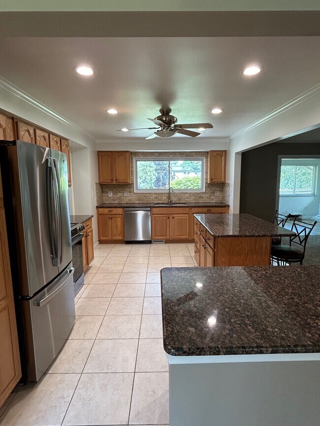 Kitchen - 2558 Avonhurst Dr House