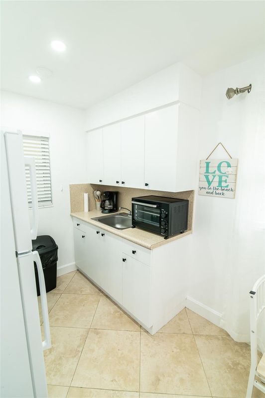 Photo - 3230 NE 13th St