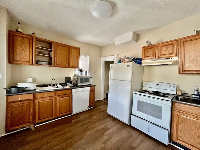 Photo - **PRE-LEASING FOR 2026–2027 SCHOOL YEAR!**