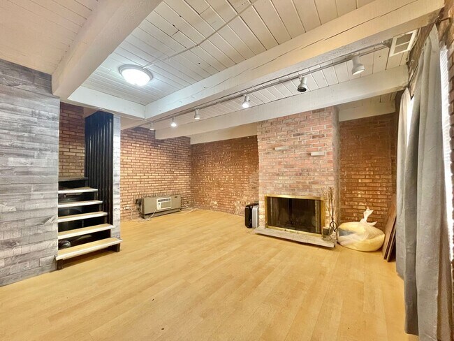 Photo - 806 S Loomis St Unit B