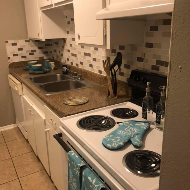 Photo - 1023 W Pioneer Pkwy Unit Apt