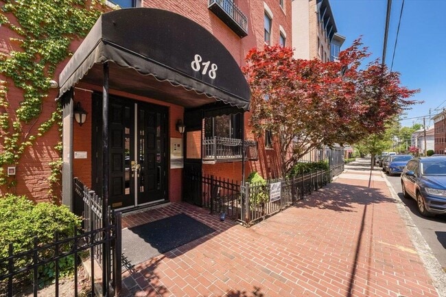 Building Photo - 818 Jefferson St Unit 3B