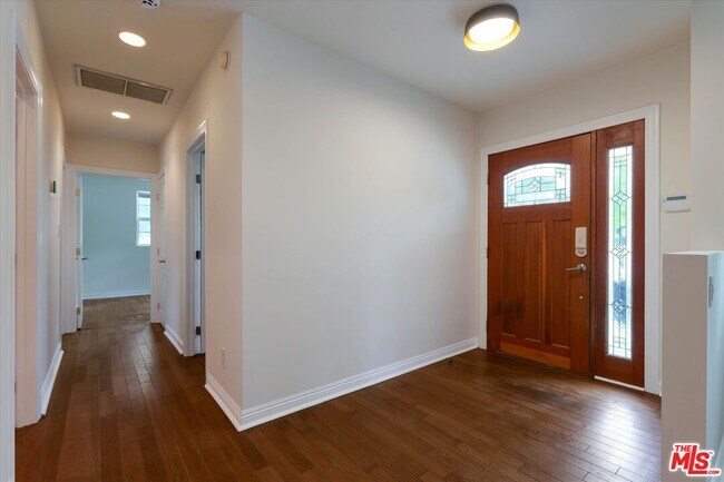Photo - 22750 Clarendon St