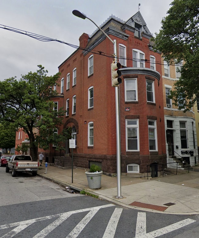 Building Photo - 2 W 21st St Unit Basement
