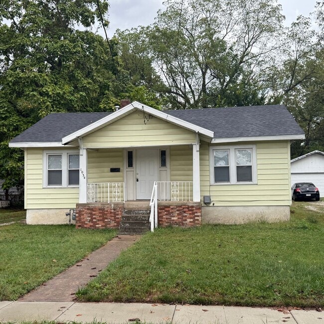 Building Photo - AVAILABLE NOW!  2 bedroom 1.5 bathroom Rental