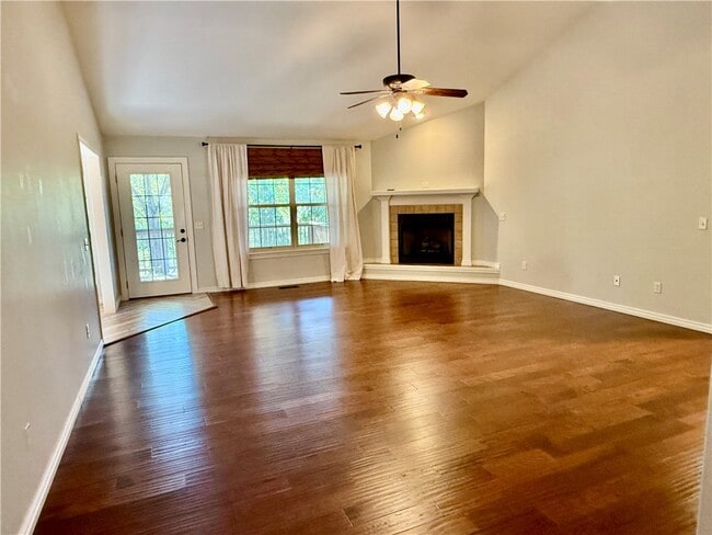 Photo - 305 Meadows Ct