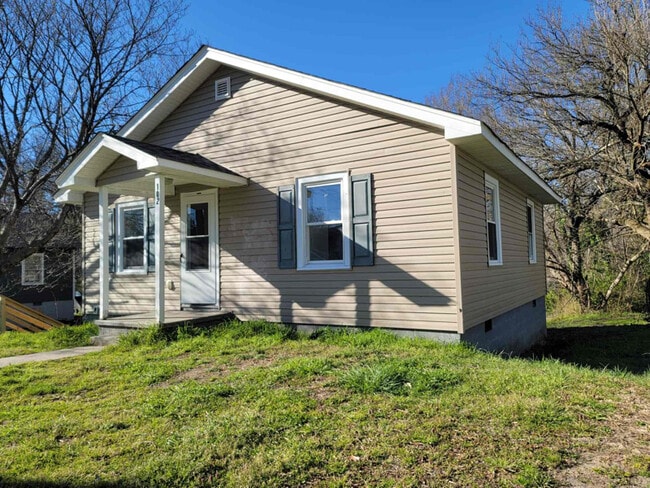 Photo - 102 Brown St