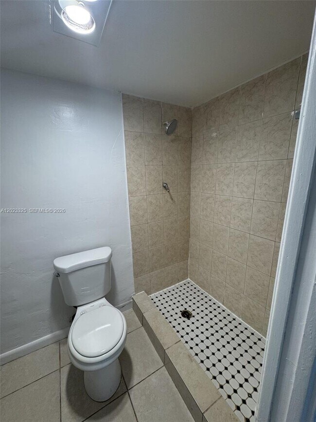 1643 NE Miami Gardens Dr Unit 121