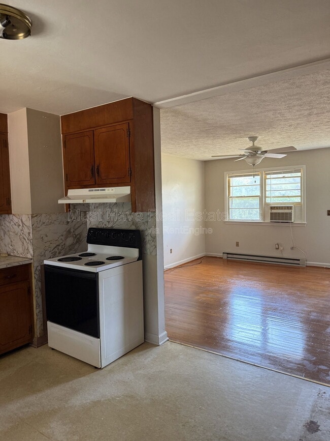 Photo - 186 Eastview St