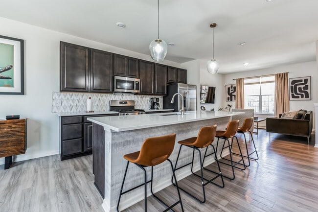 Photo - 605 Brook Ct