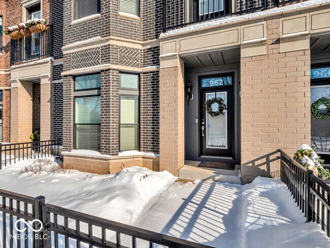 Photo - 962 Berkhamsted Ln